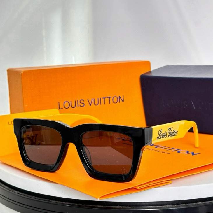 Picture of Louis Vuitton Sunglasses _SKUfw79398969fw